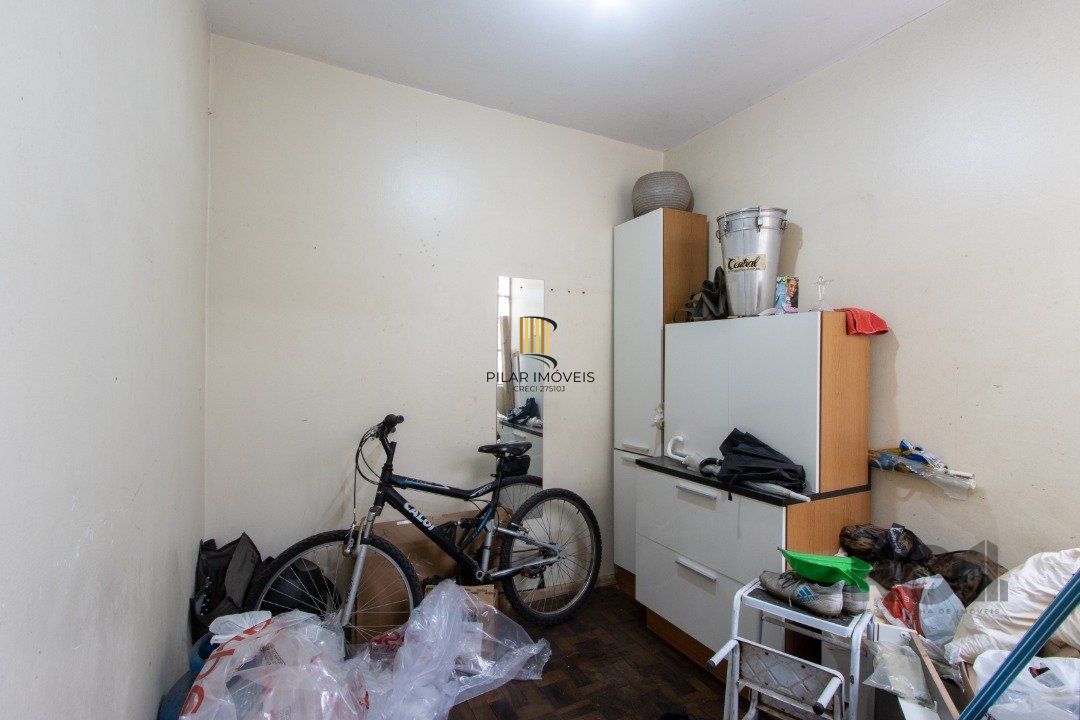 Apartamento com 70m² de área privativa, possui 3 dormitórios, sala para 2 ambientes, banheiro social, cozinha com móveis planejados e área de serviço.