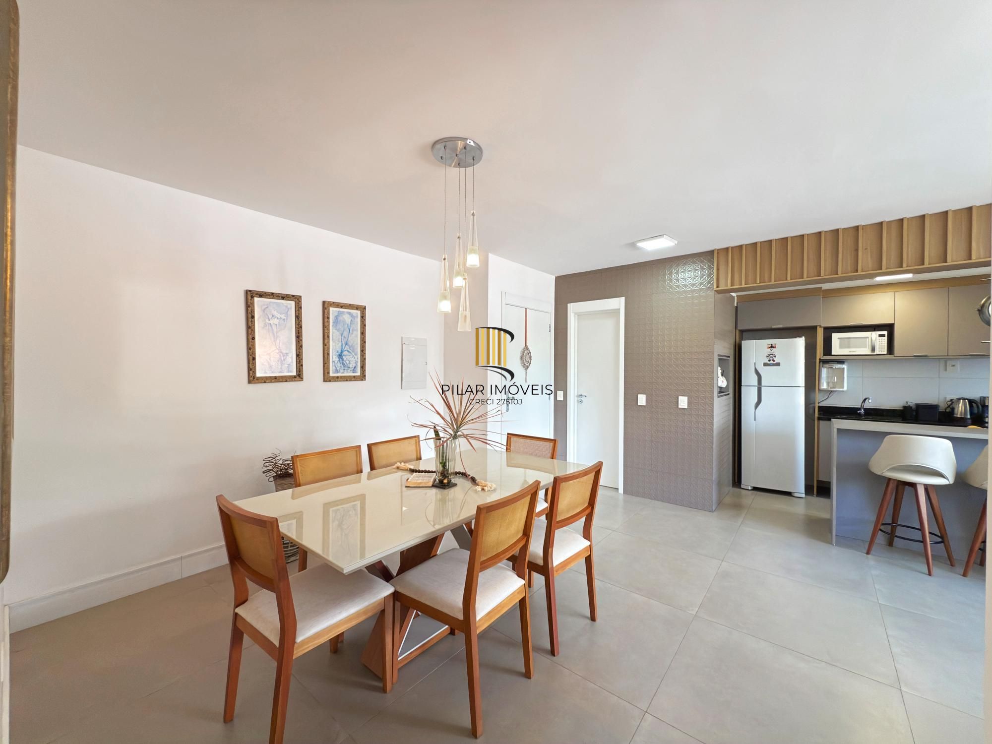 Apartamento 03 Suítes bairro Cristal, 88,97m² de área privativa, semimobiliada e 02 vagas de garagens cobertas.