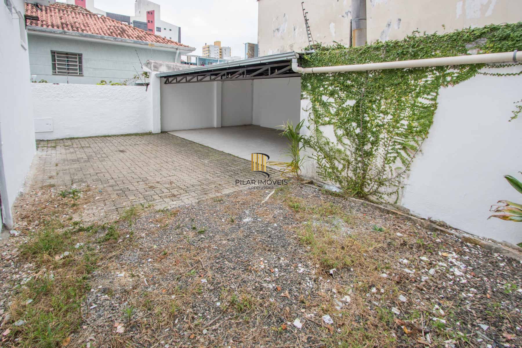 Casa comercial com aproximadamente 157m² privativos