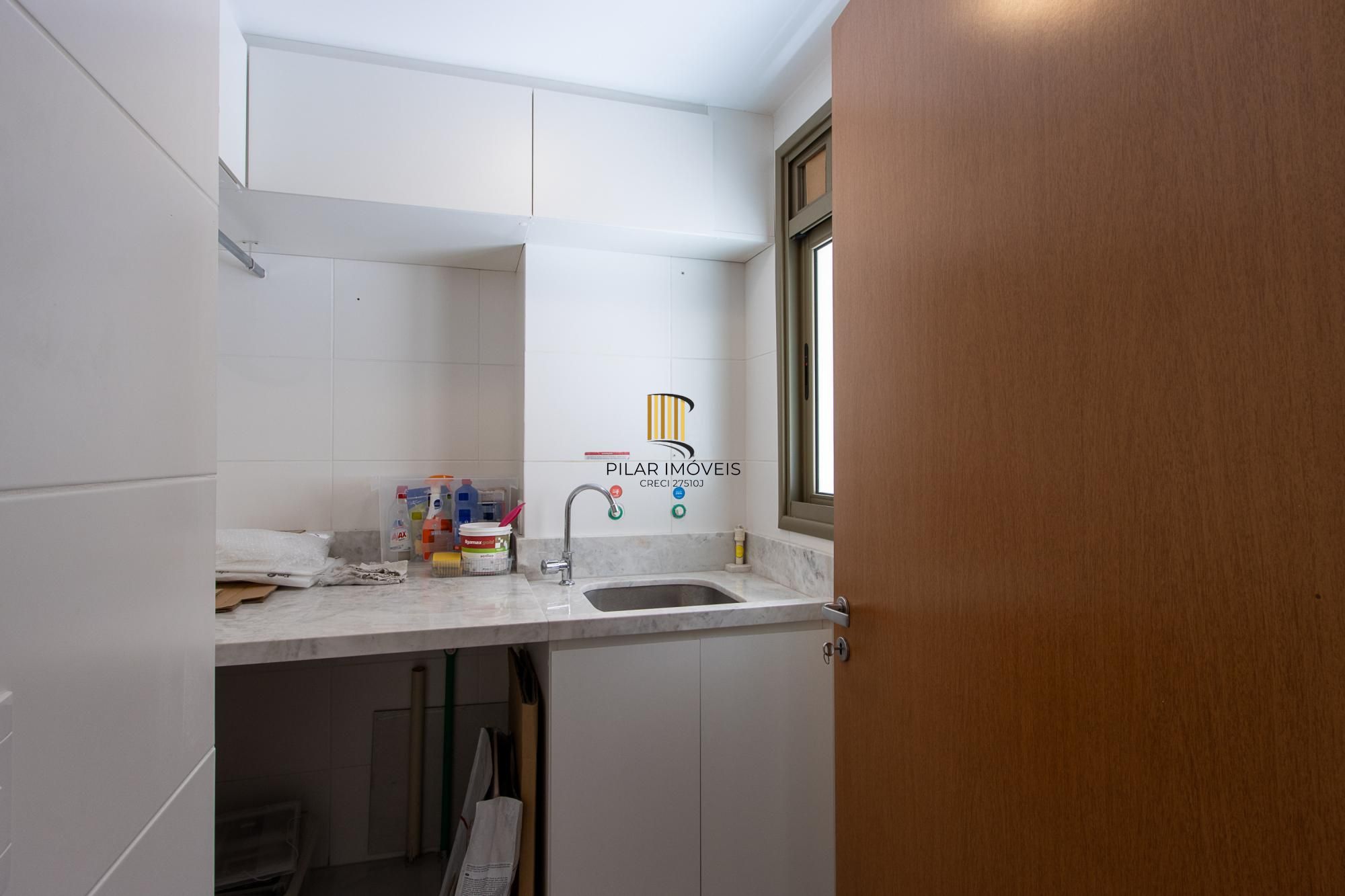 Apartamento totalmente reformado e impecável para locação - 3 quartos sendo uma suíte - Bairro Cavalhada