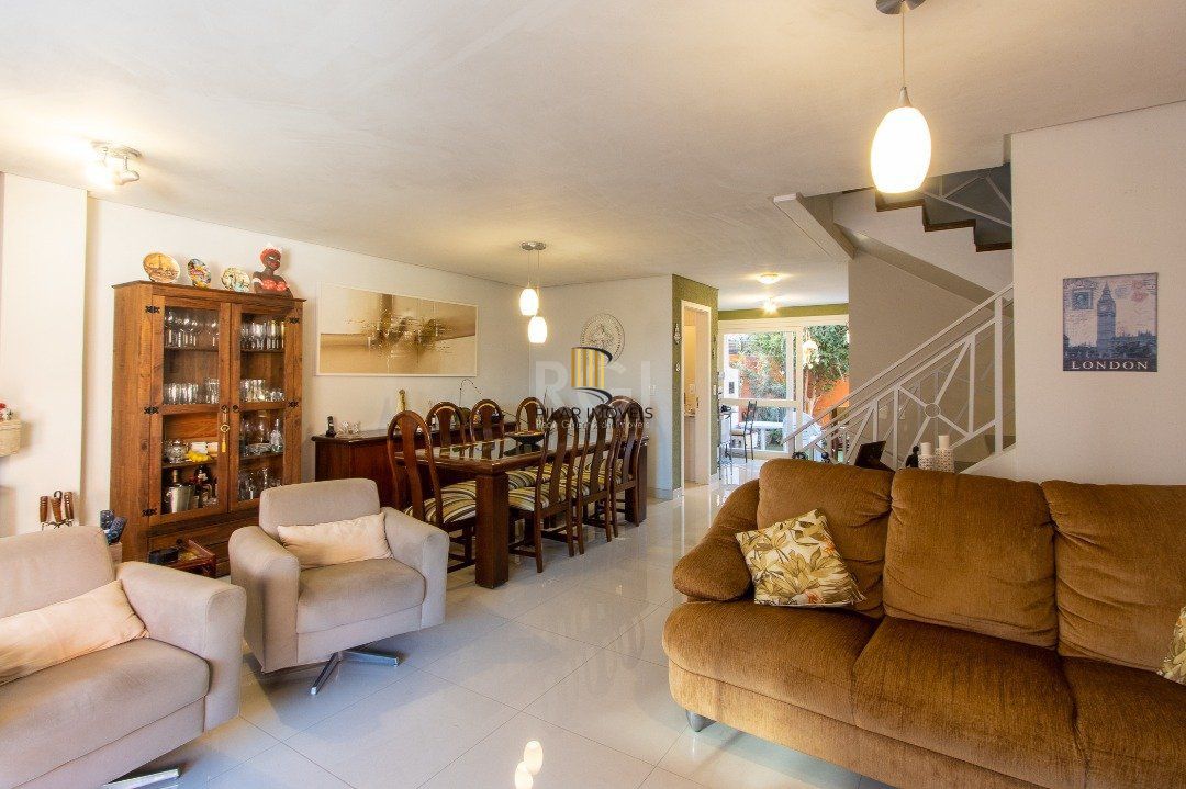 Casa de Condomínio 4 dormitórios no bairro Vila Assunção