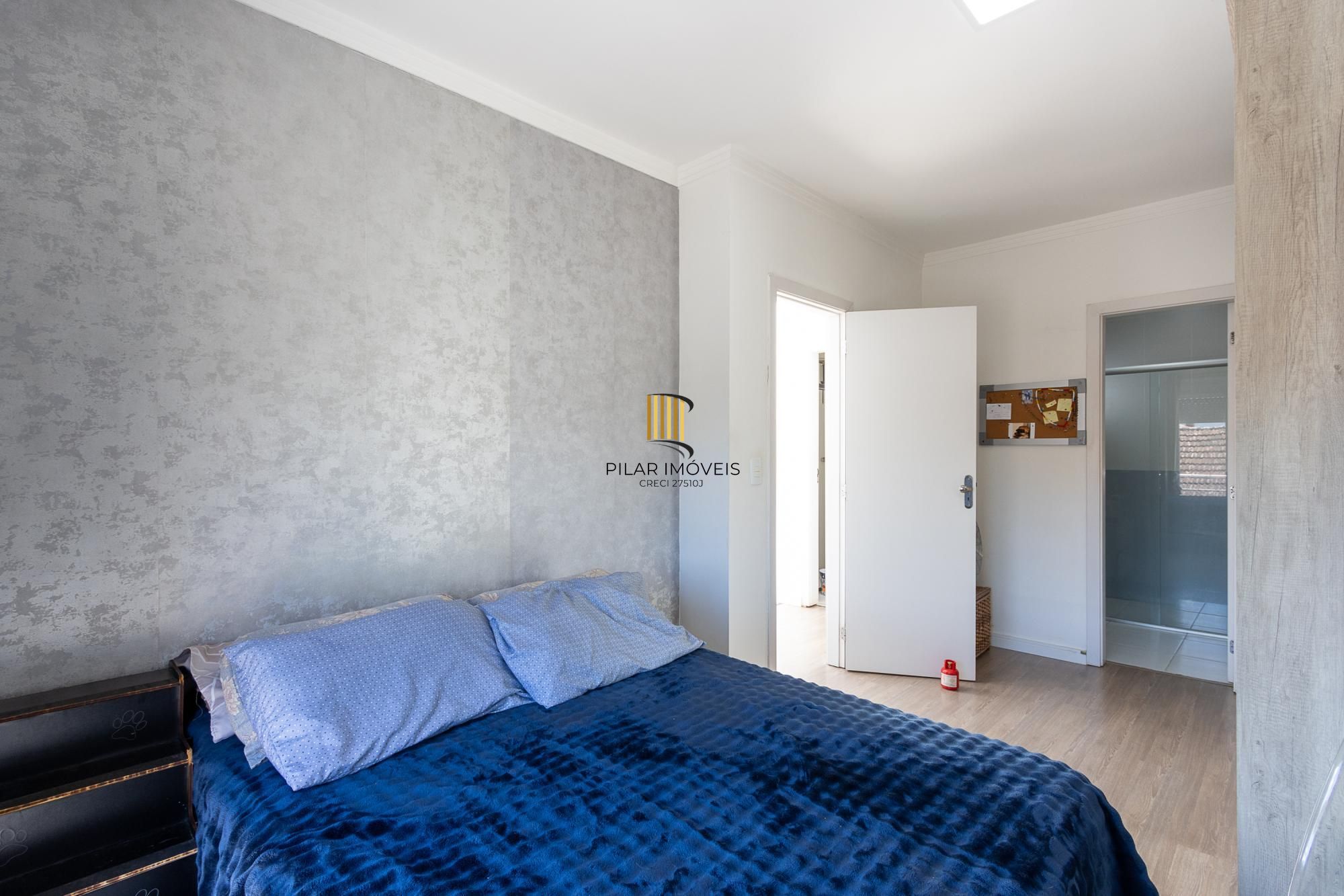 Linda  Casa em condomínio , localizada no bairro TRISTEZA, Zona Sul de PORTO ALEGRE..