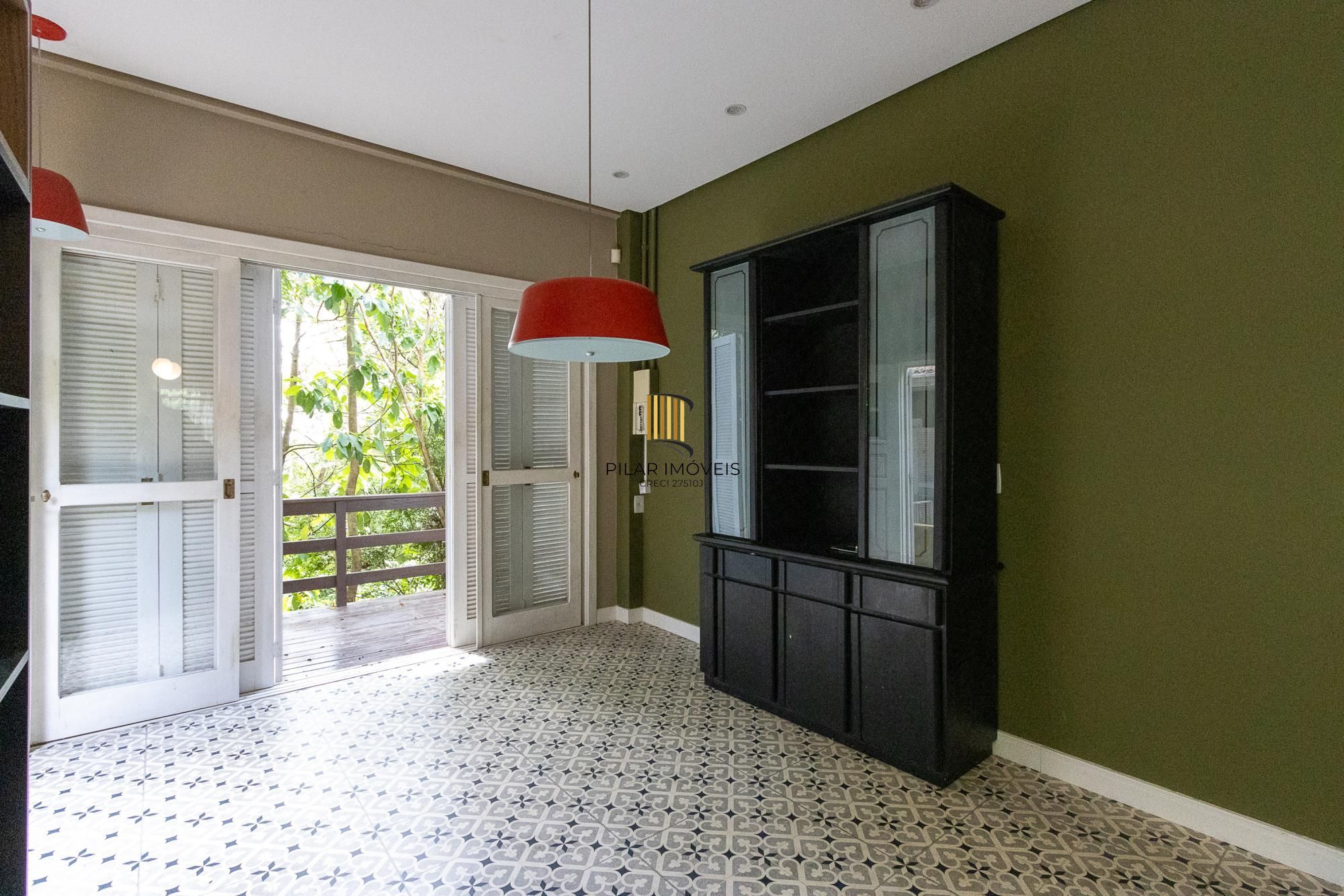 Bela casa térrea, 2 dormitórios e 1 suite - Parte alta do Bairro Espirito Santos