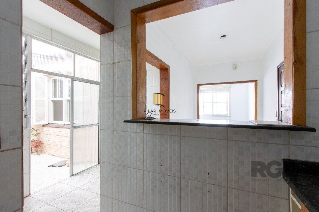 Apartamento térreo, com pátio, 2 quartos - Bairro Menino Deus