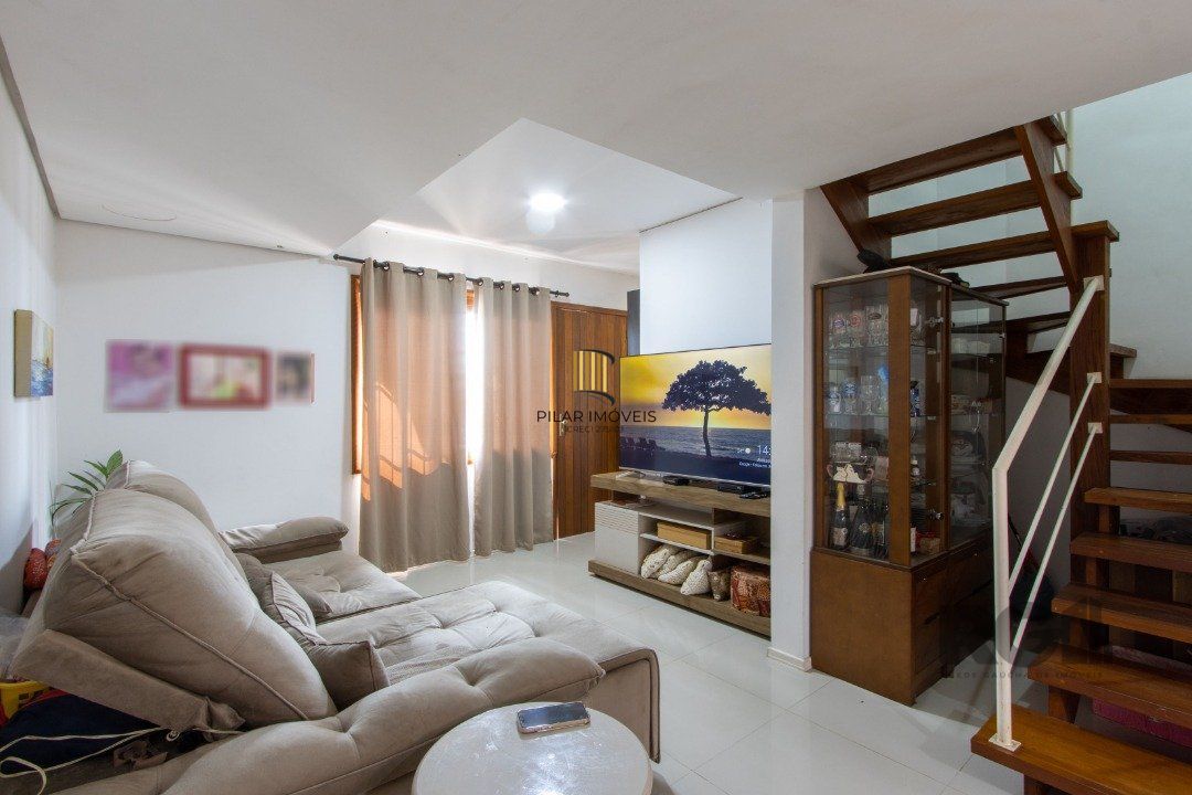 Excelente oportunidade de casa à venda em condomínio fechado no Reserva Guarujá, localizado na Avenida da Serraria em Porto Alegre.