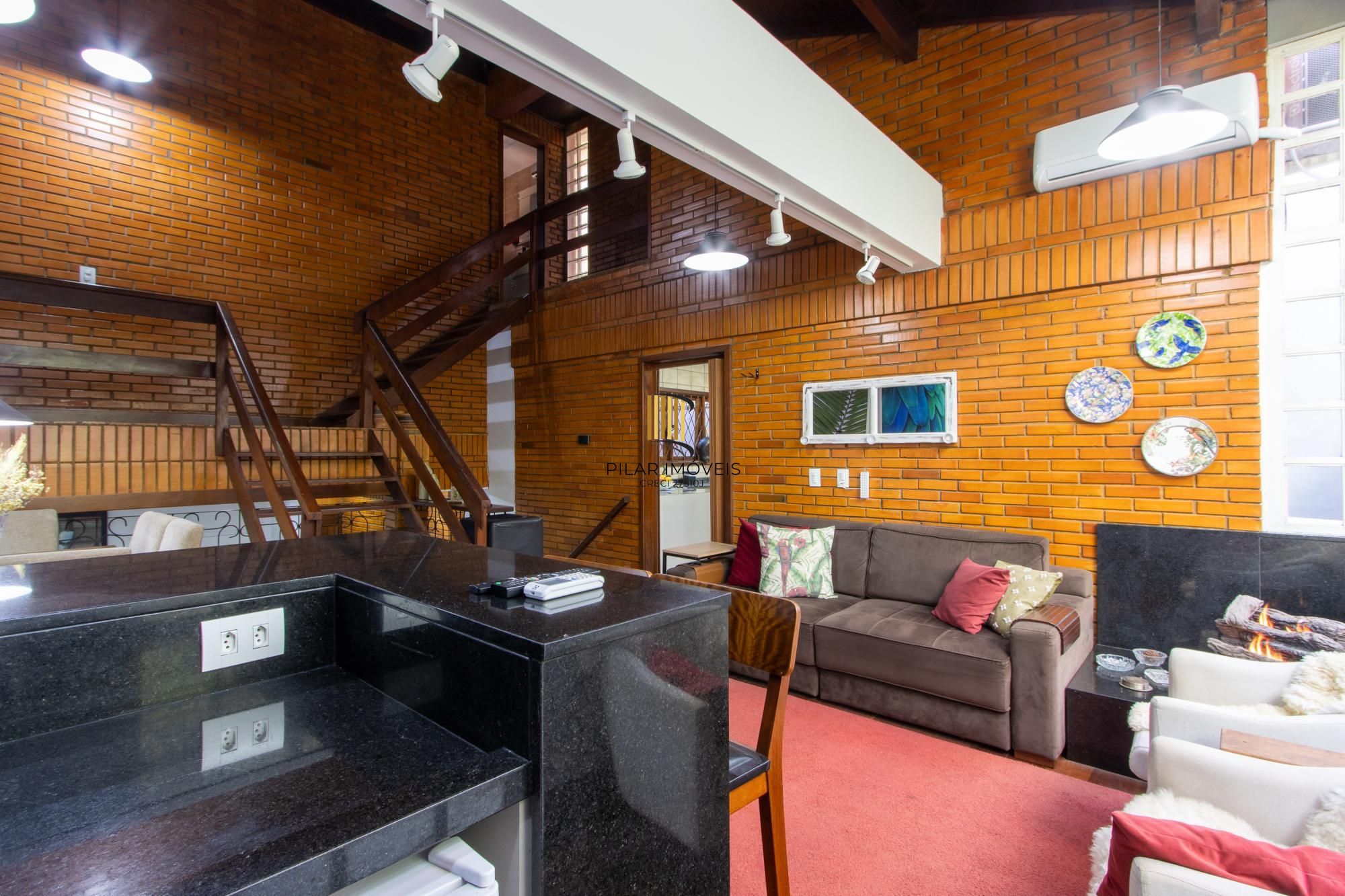 Casa 5 dormitórios no bairro Teresópolis