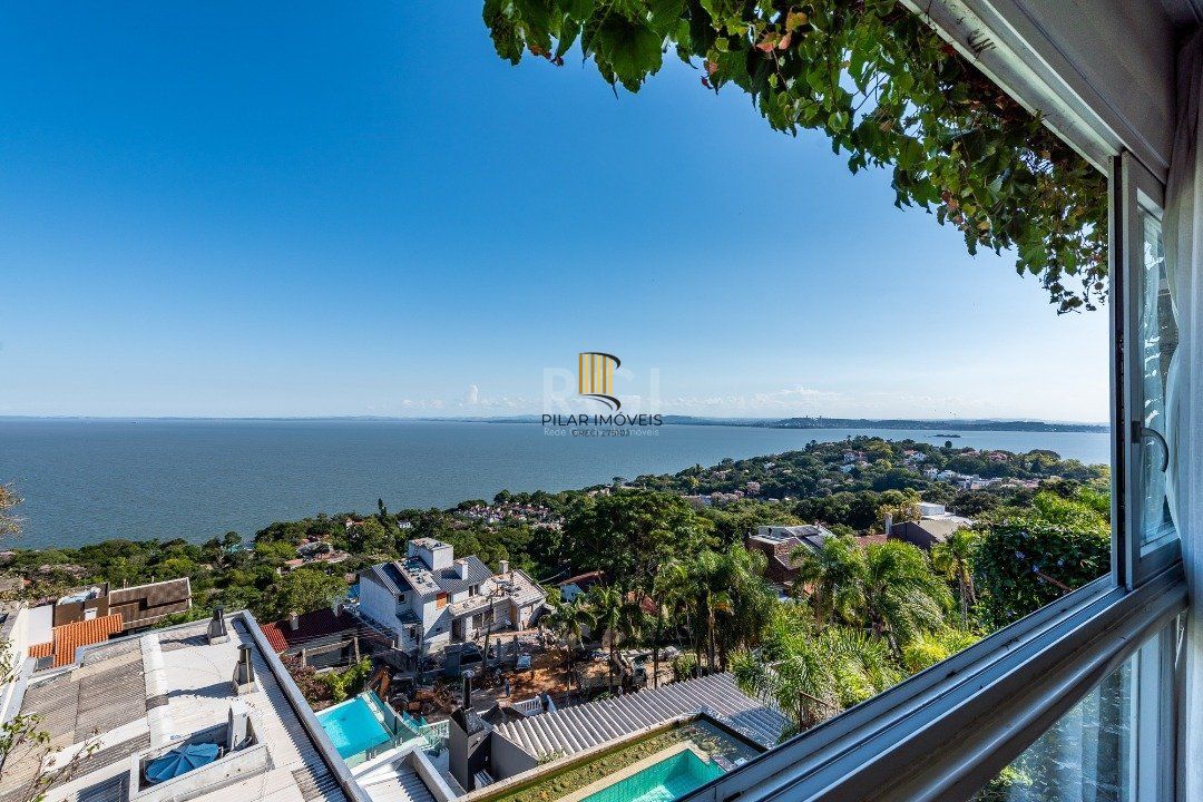 Casa para Venda - 300m², 3 dormitórios, sendo 3 suites, 2 vagas - Sétimo Céu