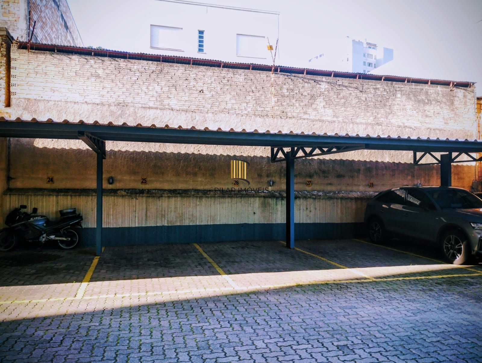 Apartamento de 1 dormitório, de frente, andar alto, elevador, vista para o Lago Guaíba.