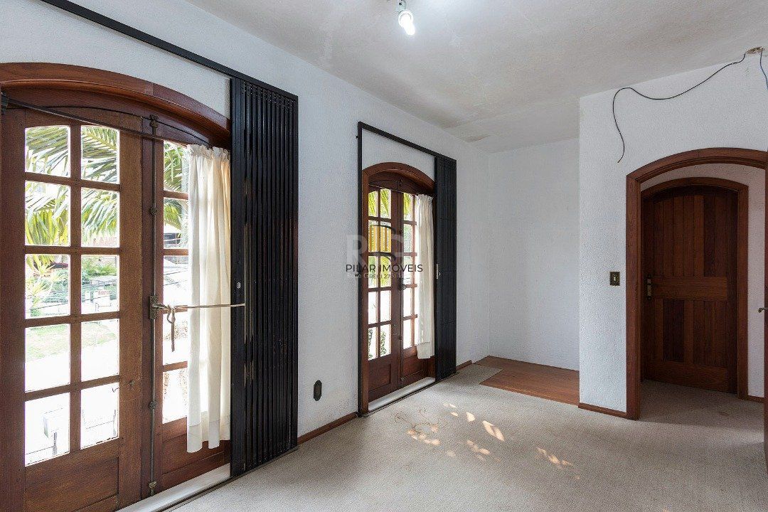 Casa para Venda - 430m², 4 dormitórios, sendo 1 suites, 5 vagas - Cristal
