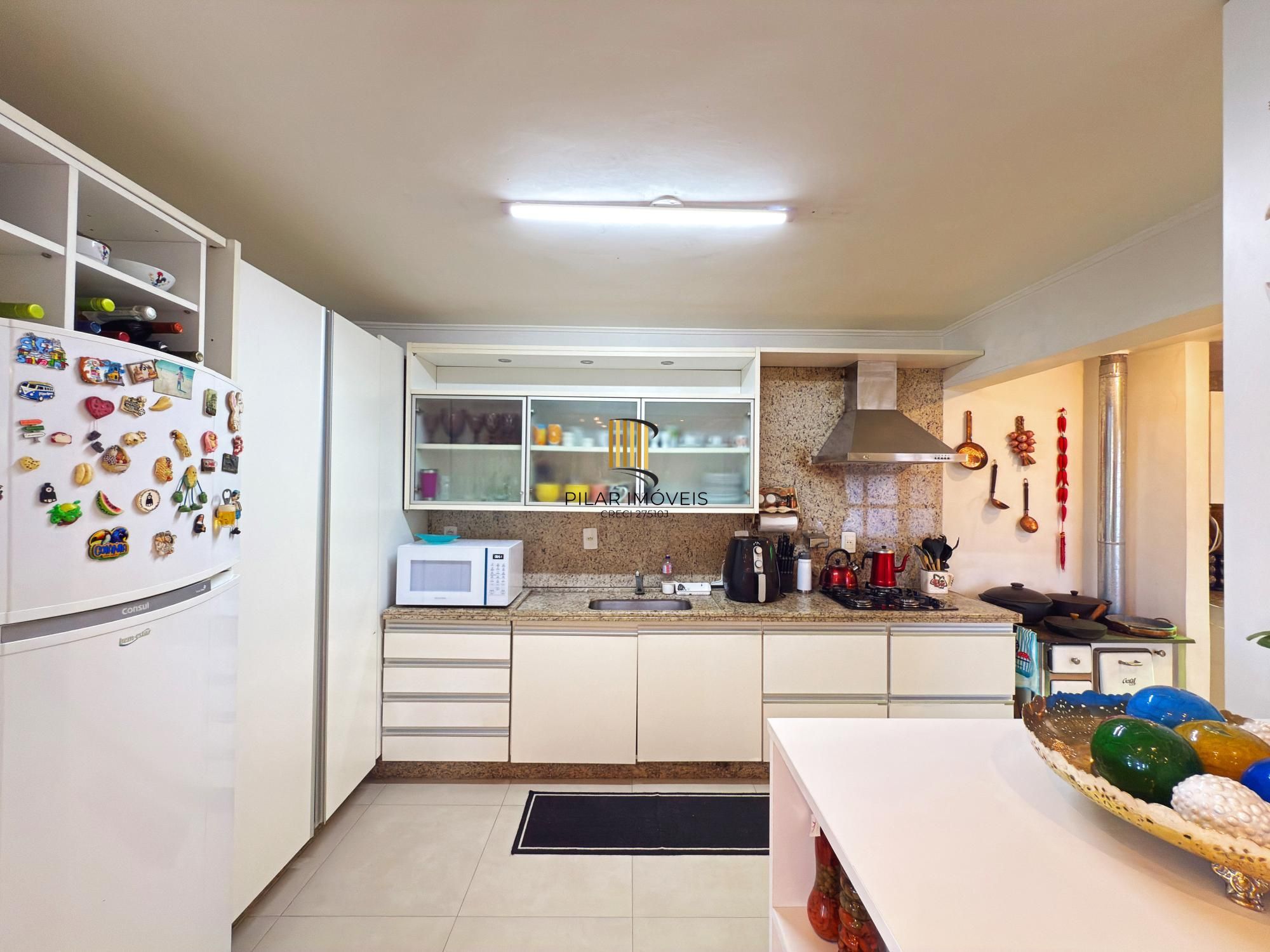 Casa em condomínio bairro Tristeza, com 185m² privativos.