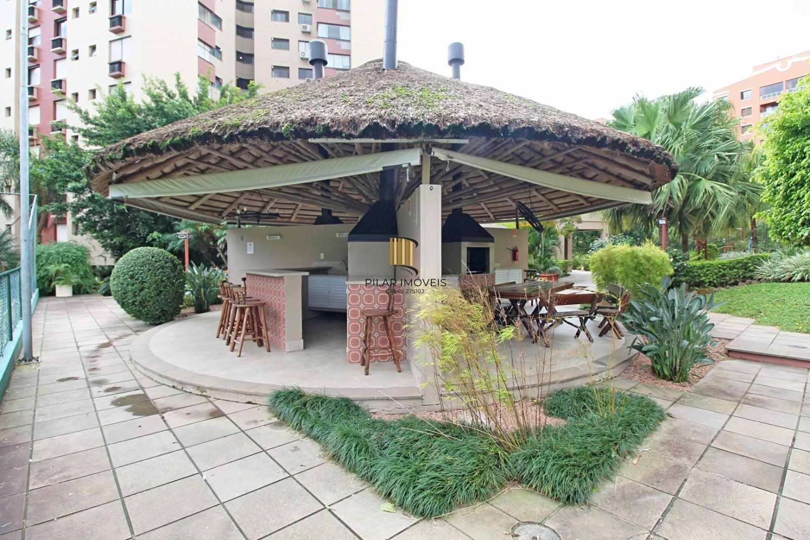 Apartamento de 2 dormitórios sendo 1 suíte e 1 vaga