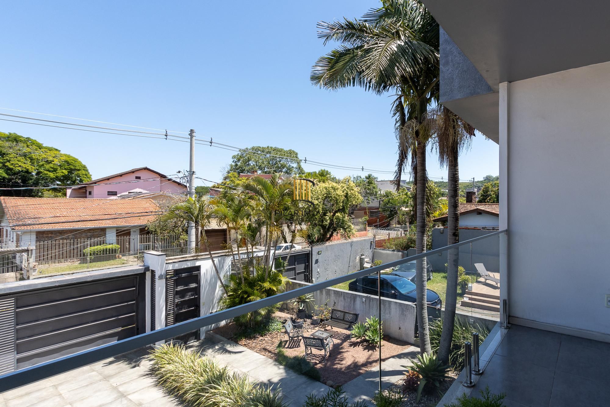 Excelente casa de 3 dormitórios, 3 suítes e 2 vagas no bairro Cavalhada.