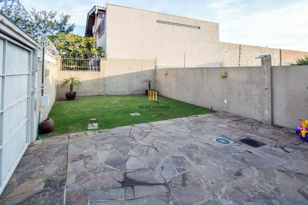 Casa para Venda - 147.3m², 3 dormitórios, sendo 1 suites, 3 vagas - Guarujá