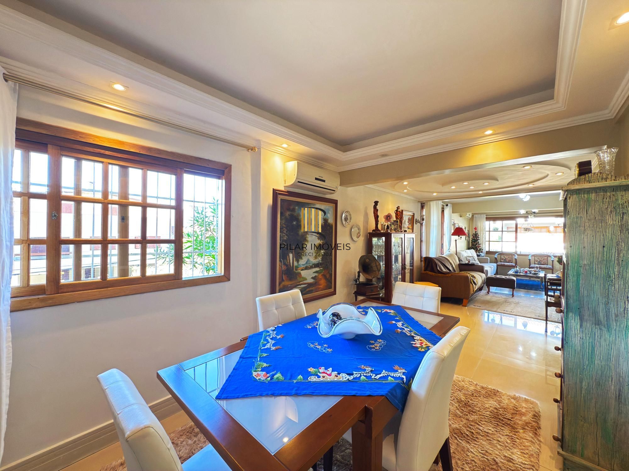 Casa em condomínio bairro Tristeza, com 185m² privativos.