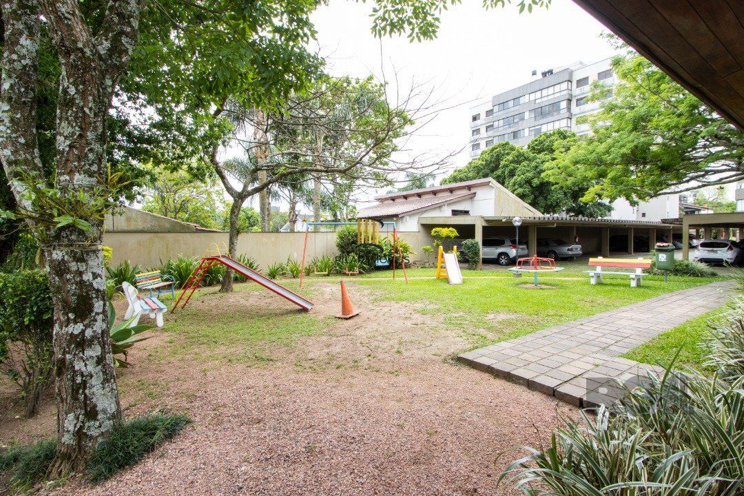 Apartamento semi mobiliado de 3 quartos com suíte no bairro Tristeza junto ao Colégio Mãe de Deus