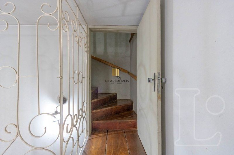 Sobrado para Venda - 241m², 4 dormitórios, sendo 1 suites, 1 vaga - Camaquã