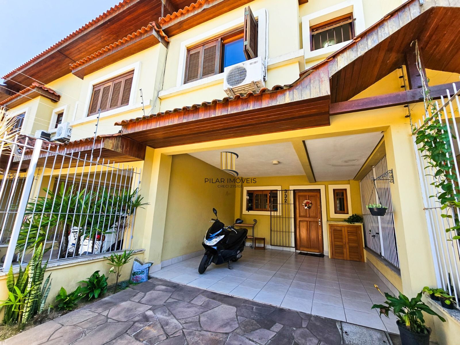 Casa 3 dormitórios no bairro Tristeza