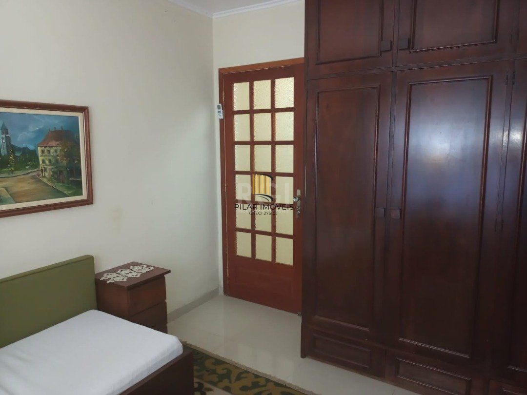 Casa para Venda - 220m², 3 dormitórios, sendo 1 suites, 1 vaga - Camaquã