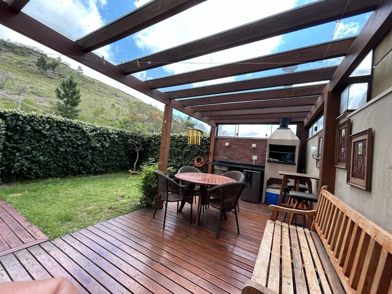 Casa condomínio | 3 dormitórios | 1 Suíte | 240,82 Privativos | 2 Vagas | Bairro Teresópolis