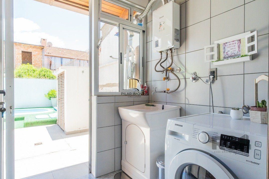 Casa 3 dormitórios no bairro Hípica