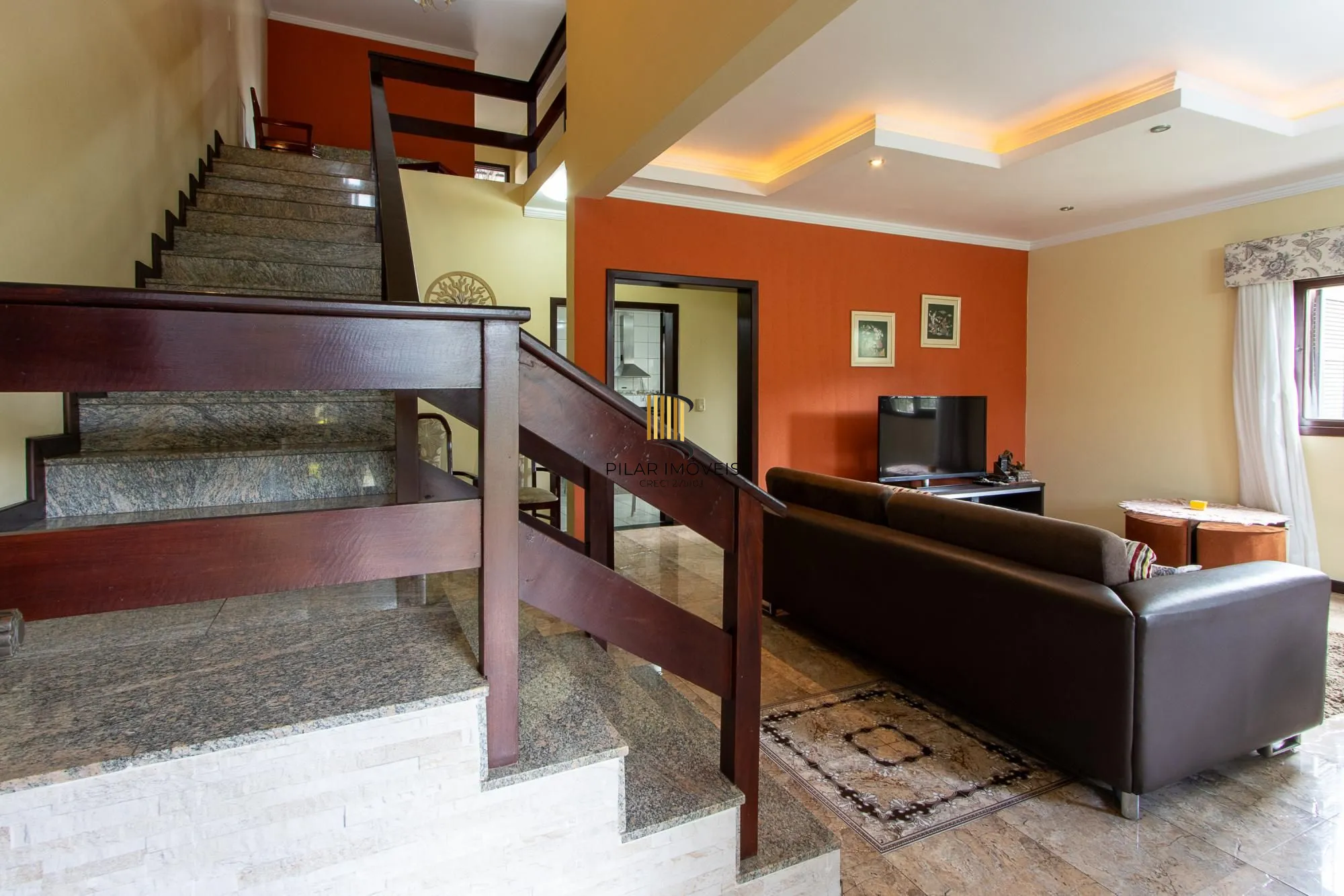 Casa Residencial ou Comercial, com 3 quartos (1 suite), 229m² privativos - Bairro Tristeza