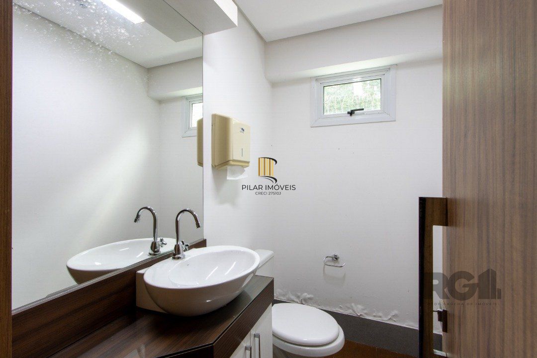 Excelente casa comercial com aproximadamente 300m² de área construída