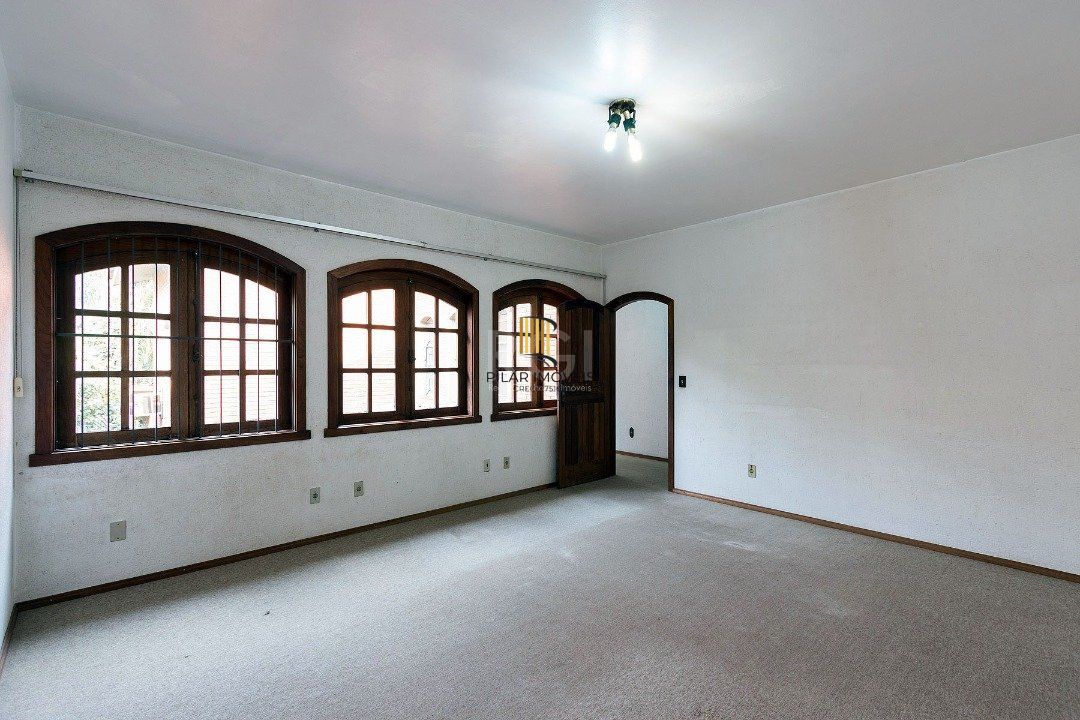 Casa para Venda - 430m², 4 dormitórios, sendo 1 suites, 5 vagas - Cristal