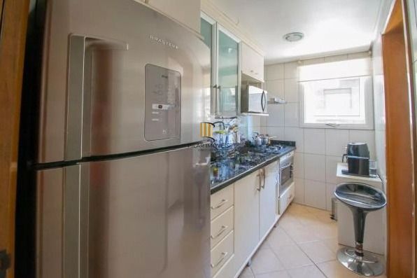 Apartamento com 2 dormitórios (reversível para 3) e 1 vaga escriturada  à venda no coração de Ipanema
