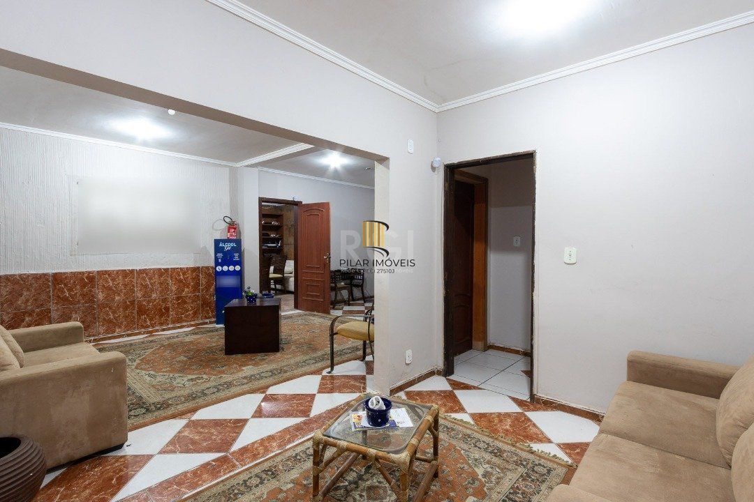 Sobrado para Venda - 300m², 3 dormitórios, sendo 1 suites, 3 vagas - Cavalhada