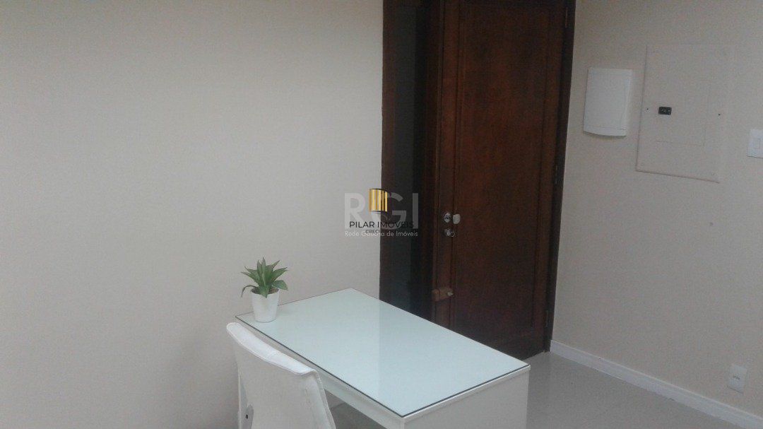 Com uma área privativa de 77.9m² e área total de 110.3m², essa sala é perfeita