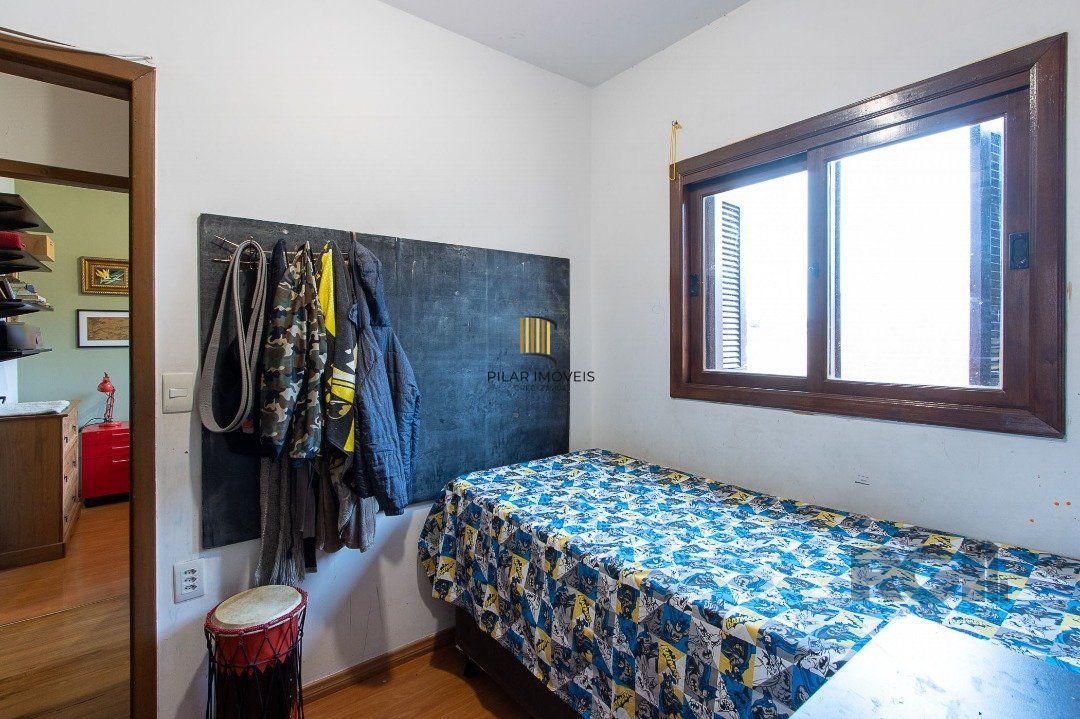 Casa 3 dormitórios no bairro Hípica