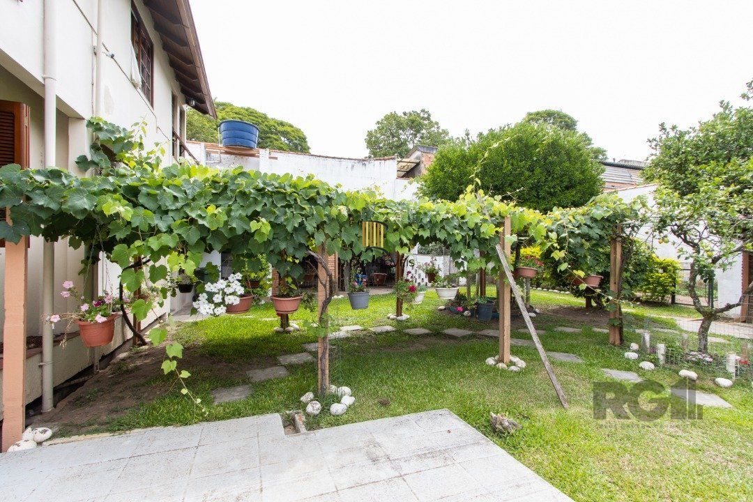 Casa para Venda - 440m², 3 dormitórios, sendo 1 suites, 2 vagas - Santa Tereza