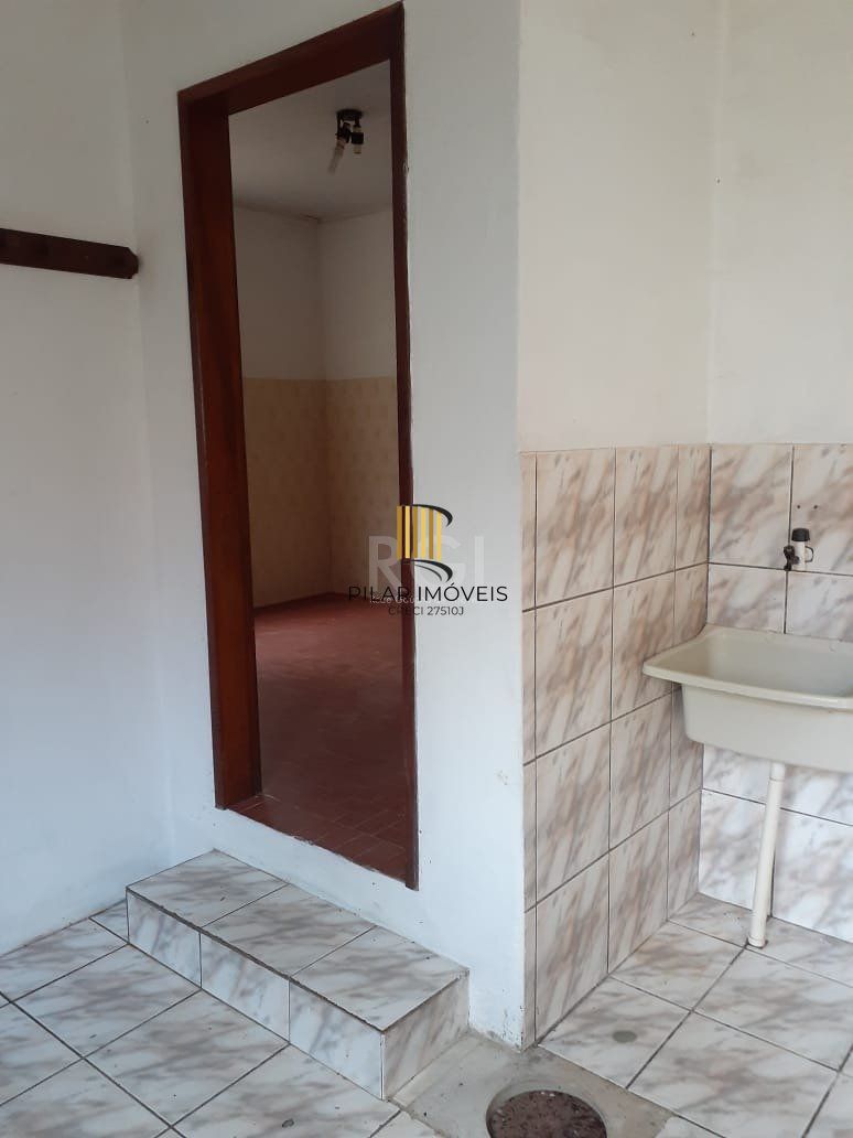 Casa para Venda - 80m², 2 dormitórios, 3 vagas - Belém Novo