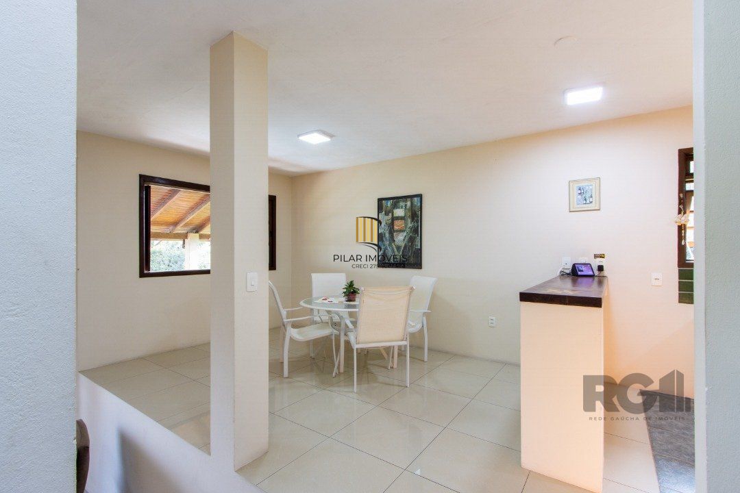 Casa para Venda - 220m², 3 dormitórios, sendo 2 suites, 5 vagas - Espirito Santo