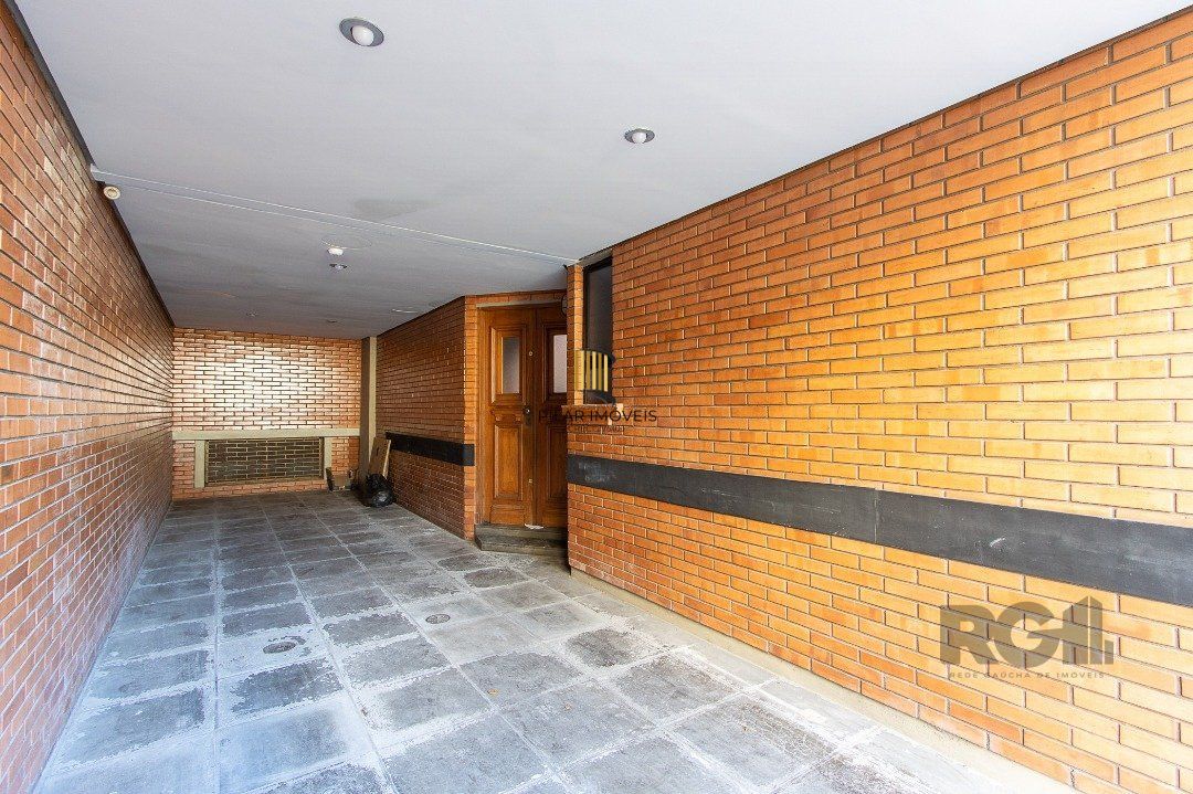 Excelente casa de 3 andares em condomínio fechado