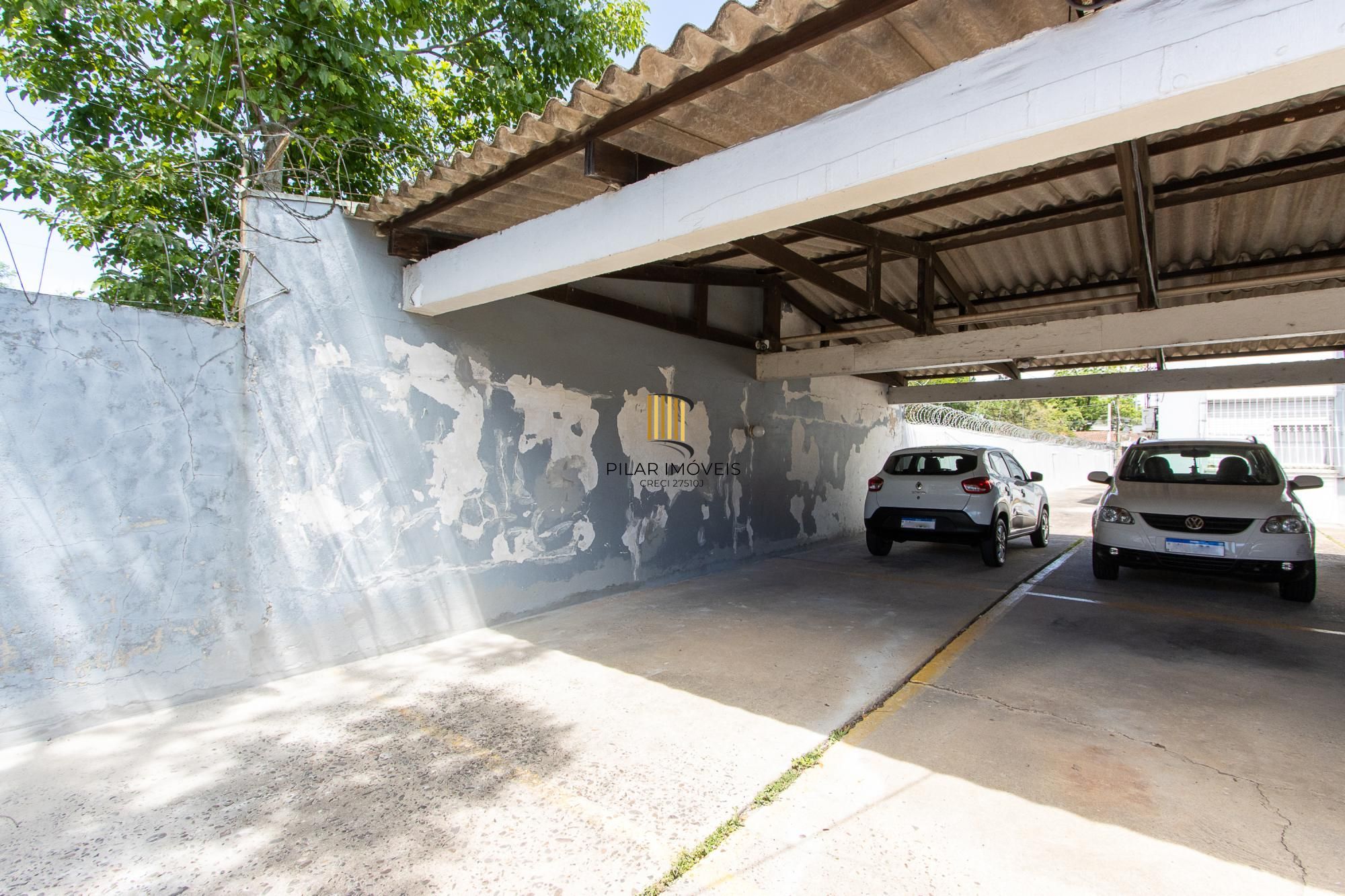 Apartamento com 1 quarto com vaga coberta e escriturada no bairro Cristal.