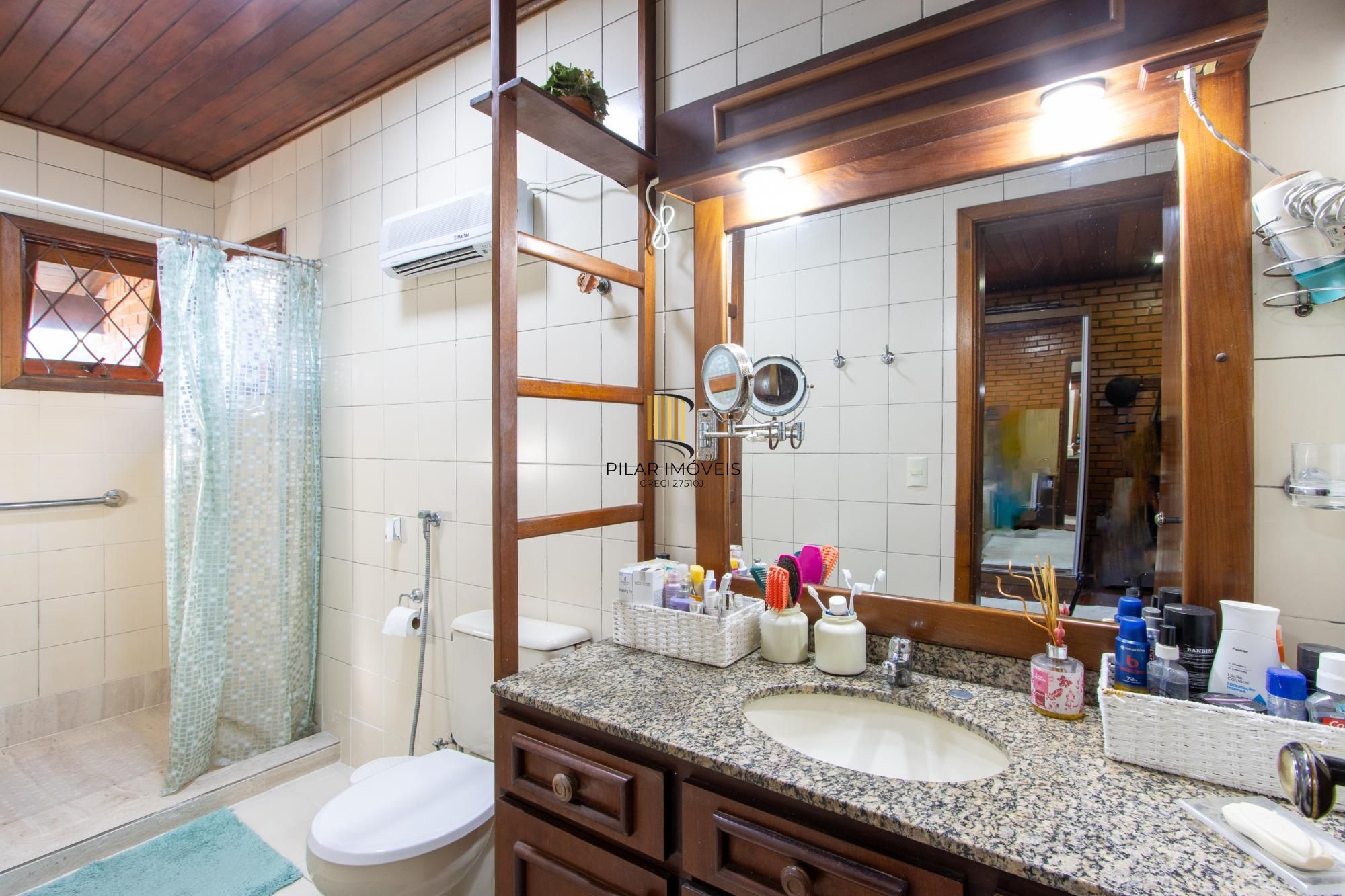 Casa 5 dormitórios no bairro Teresópolis