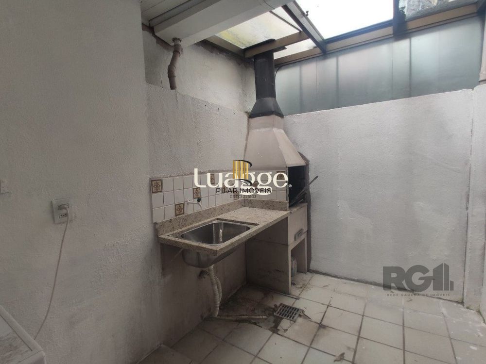 Casa em condomínio, com 57,66m² de área privativa 2 dormitórios transformados em 1 e 1 vaga coberta e escriturada