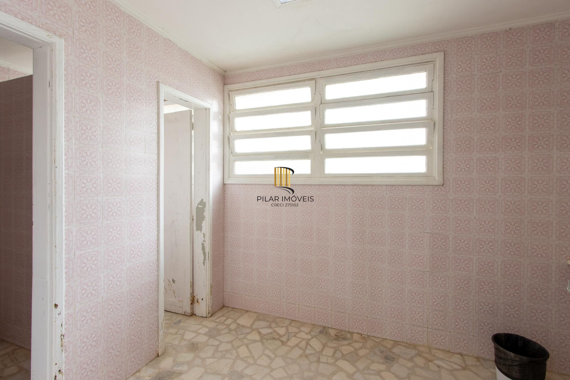 Terreno com edificações para múltiplos negócios lucrativos.
