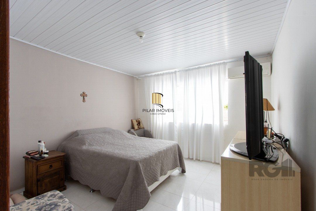 Casa, 5 dormitórios, sendo 1 suíte, 312m² privativos, 8 vagas - Bairro Vila Nova