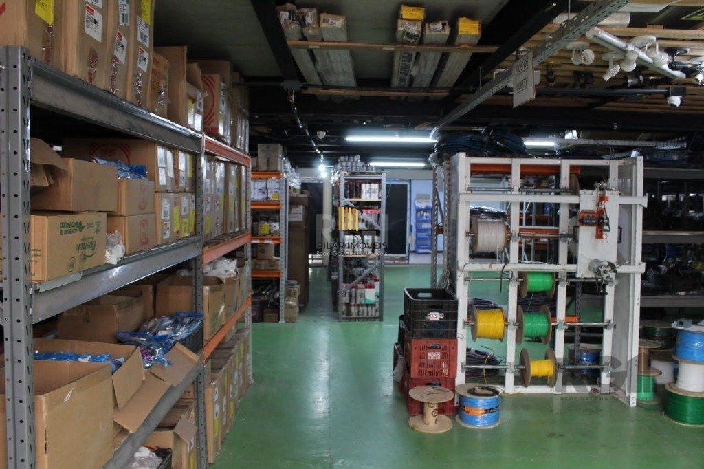 Pavilhão/Depósito , em estrutura montada com mezanino montado com escritório, cozinha, 