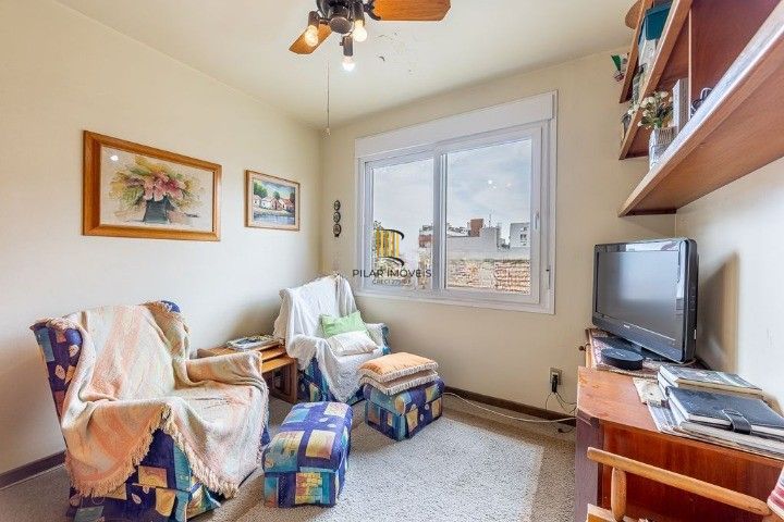 Cobertura no Bairro Auxiliadora, 3 dormitórios, 1 suíte, churrasqueira e vaga coberta.