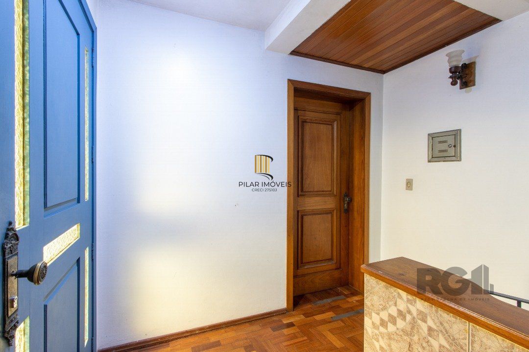 Casa 4 dormitórios no bairro Nonoai