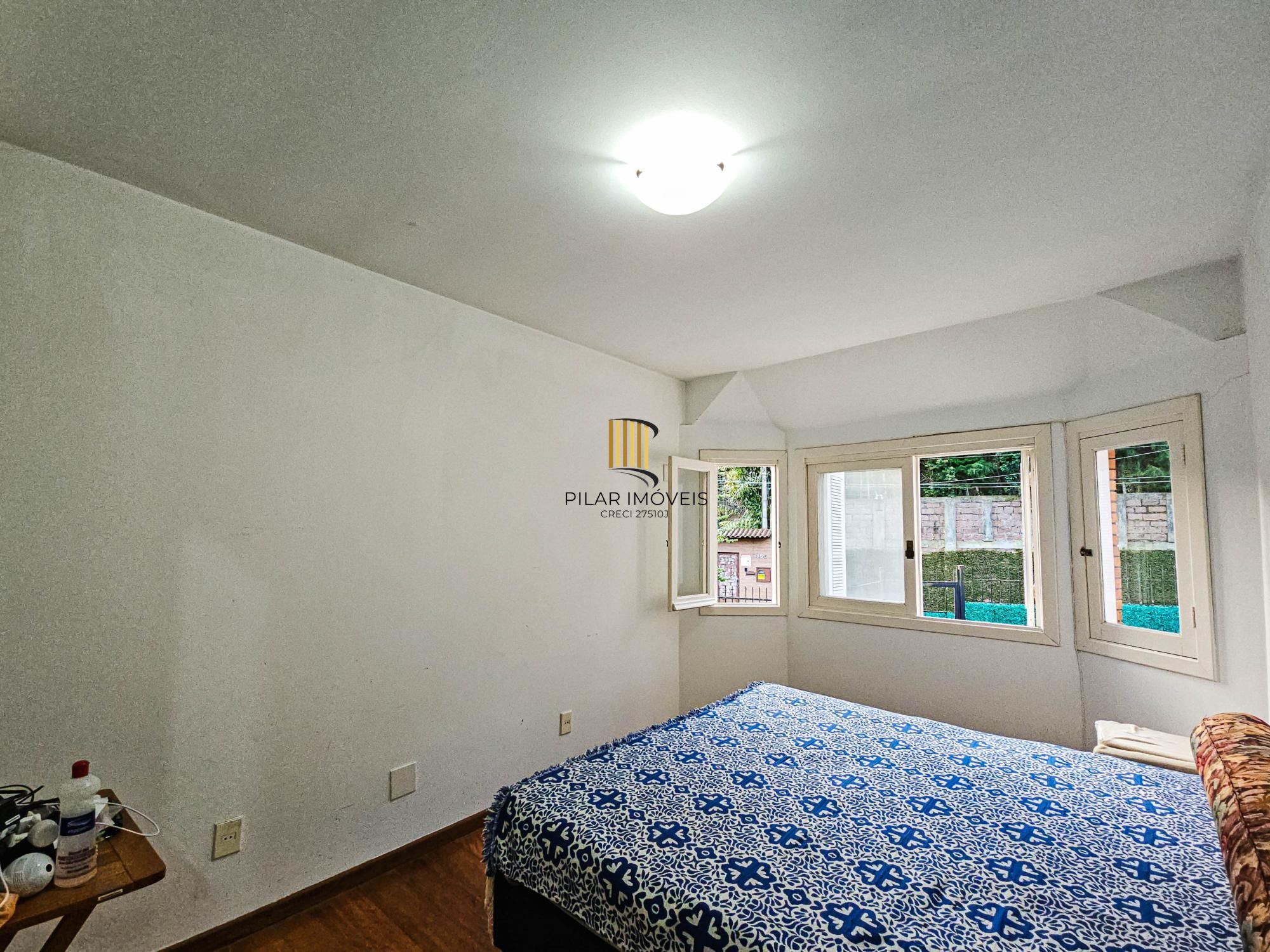 Casa na Vila Conceição, 3 dormitórios, 1 suíte, churrasqueira, lareira, 4 vagas, piscina aquecida e vista perene para o Rio.