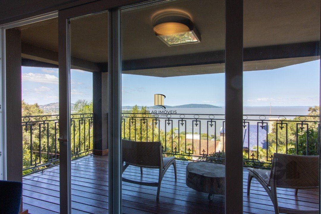Casa deslumbrante vista do Guaiba, 3 dormitórios, sendo 1 suite master com closet e banheira de hidro com vista para o rio