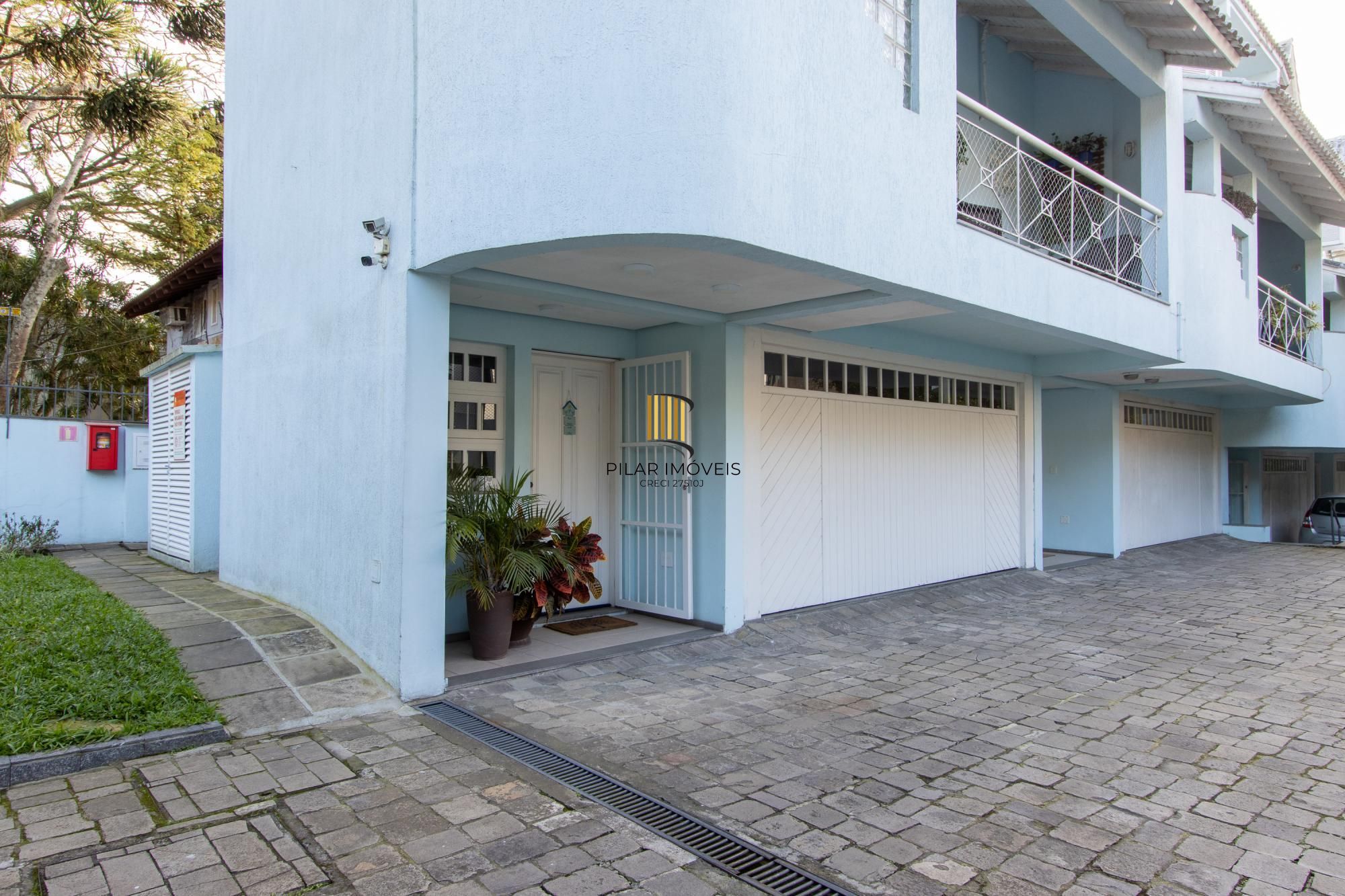 Oportunidade - Casa  Confortável de 3 Dormitórios na Zona Sul de Porto Alegre.