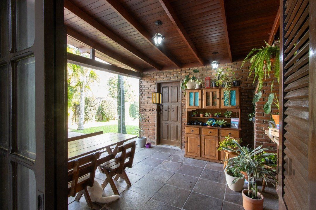 Casa 3 dormitórios no bairro Camaquã