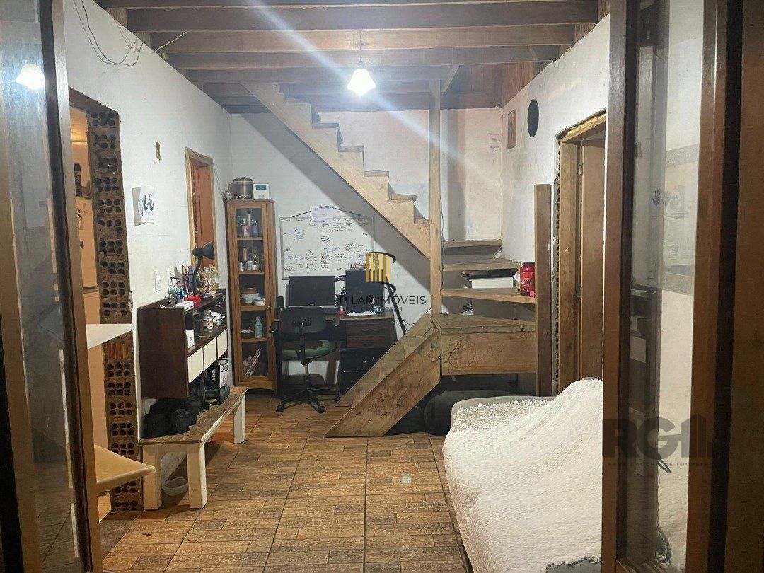 Casa 6 dormitórios no bairro Ponta Grossa