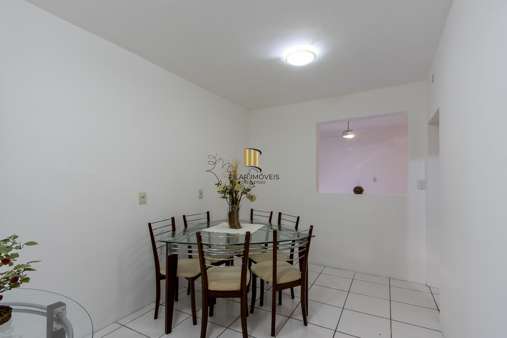 Casa de condomínio, 3 dormitórios, 1 suíte, 1 vaga coberta, no bairro Cristal.