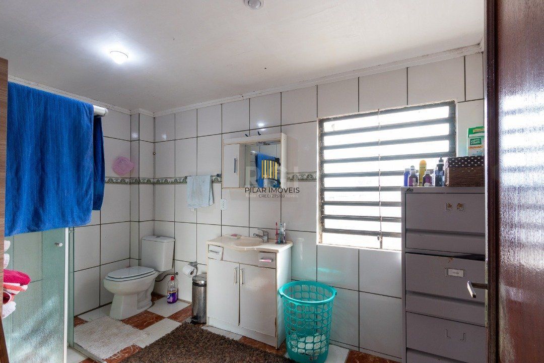 Sobrado para Venda - 300m², 3 dormitórios, sendo 1 suites, 3 vagas - Cavalhada